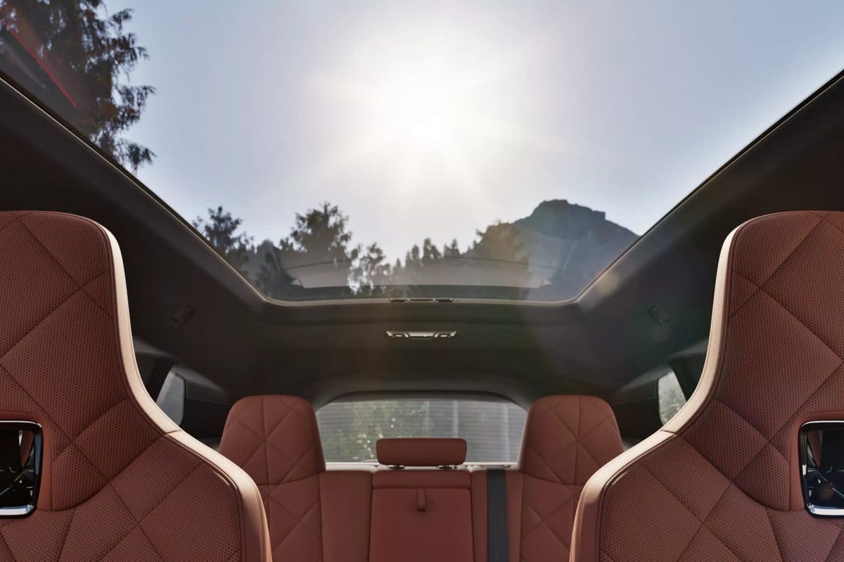 Interior dan dashboard BMW iX