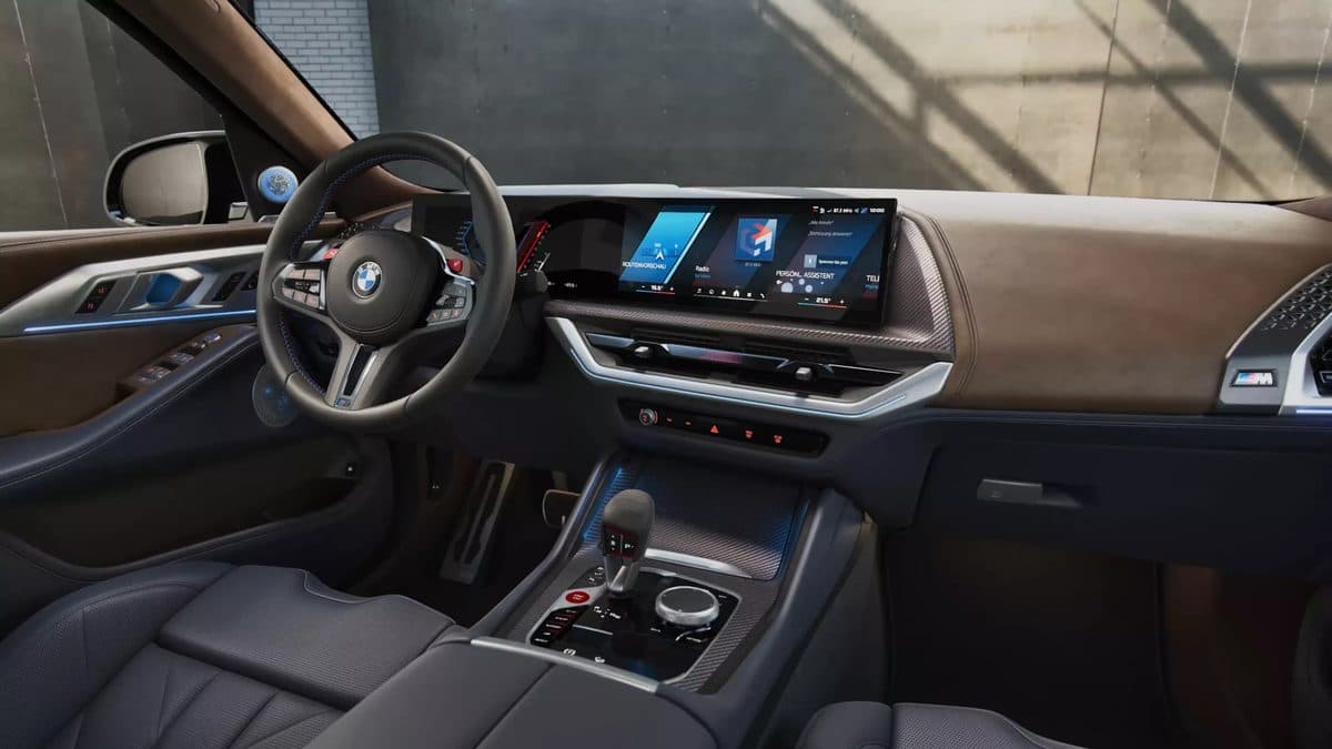 Interior dan dashboard BMW XM